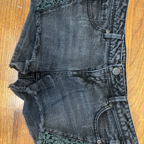 No Boundaries Jean Shorts - Picture 2 of 5